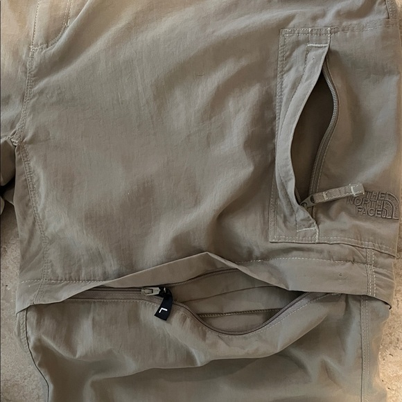 The North Face Women’s Lightweight Convertible Beige Cargo Pants - XL - NWT - Picture 7 of 9
